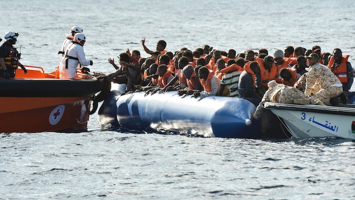 Migranten im Mittelmeer (Symbolbild)