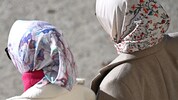 Die 16-Jährige legte ihr Kopftuch freiwillig ab. Dem Bruder passte das gar nicht.