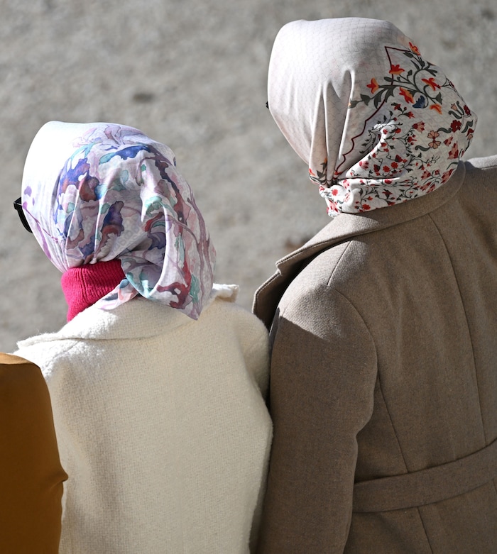 Die 16-Jährige legte ihr Kopftuch freiwillig ab. Dem Bruder passte das gar nicht.