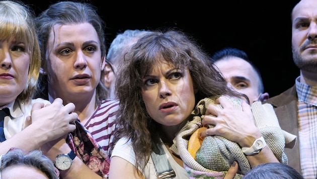 Szene aus dem Musical „Come from Away – Die von woanders“, zu sehen in Linz.