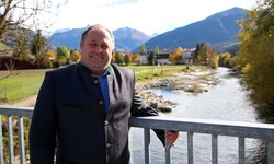 Bürgermeister Viehauser ist sichtlich stolz auf das neue Gebiet. 