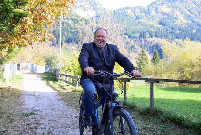 Mit dem E-Bike ist der Bürgermeister dienstlich unterwegs.