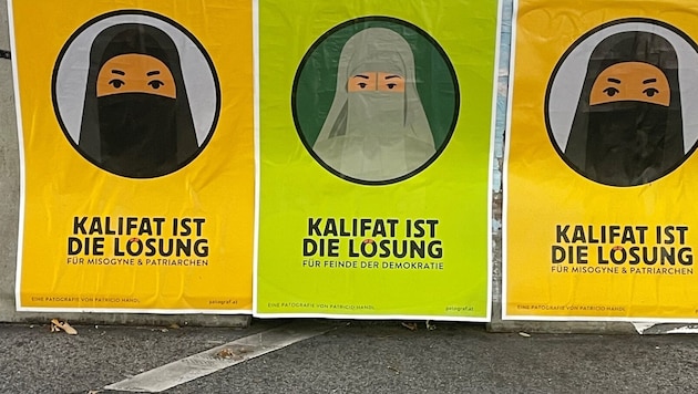 Darf Kunst alles? Die Plakate sind auf den ersten Blick nicht als Kunst erkennbar.