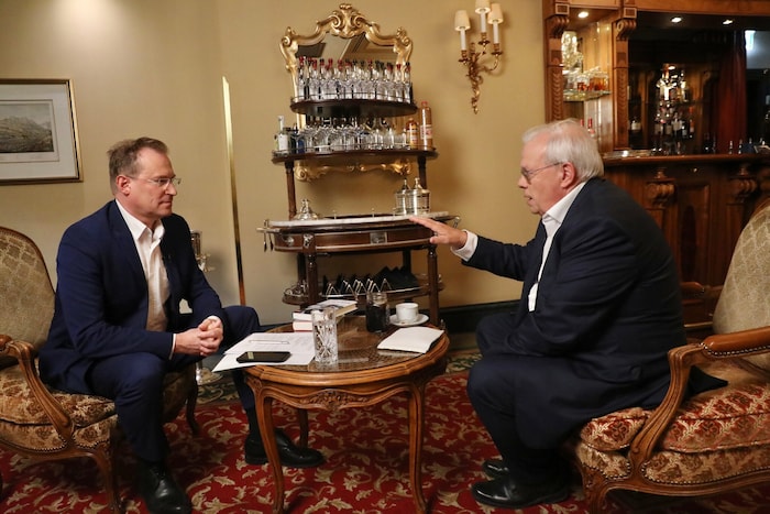 Nicht nur in seinem Buch „Frontlinien“ zieht Christian Wehrschütz seine brisante Blitz-Bilanz ...