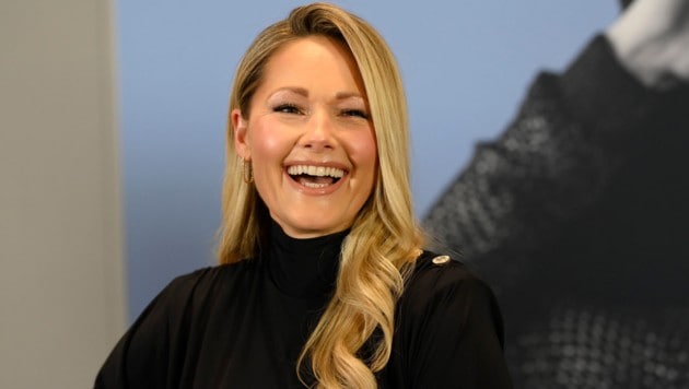 Entspannt, mit strahlendem Lachen und sehr gesprächig meldete sich Superstar Helene Fischer in ...
