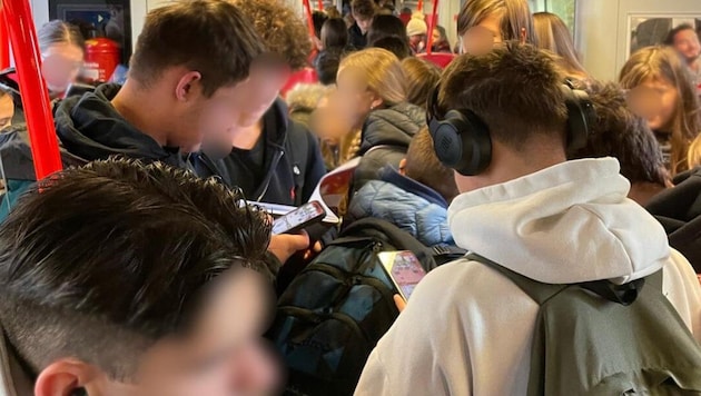Nur ein Waggon statt zwei: Einige Schüler schafften es nicht mal mehr in den Zug, weil er ...