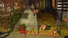 Über mehr als eine Minute hinweg wurde bei einer Gedenkveranstaltung deutlich hörbar eine ...