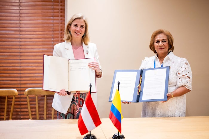 Meinl-Reisinger unterzeichnete mit ihrer Amtskollegin Rosa Villavicencio ein Memorandu of ...