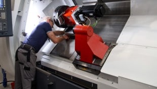 Während die Wirtschaft schwächelt und die Unternehmer aus allen Löchern pfeifen, gönnen sich die ...