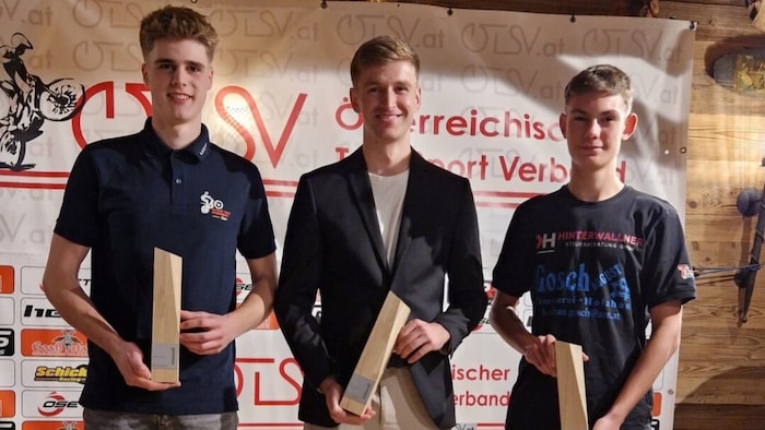 Dominik Eder (re.) mit seinen Vorbildern Marco Mempör und Lukas Rasser, die in ihren Klassen ...