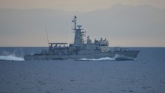 Die Küstenwache hält nach weiteren abgängigen Menschen Ausschau.