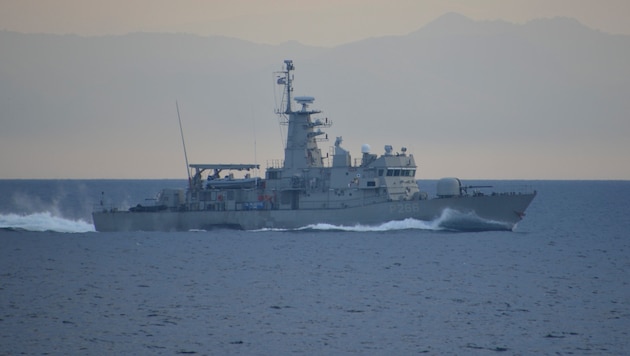 Die Küstenwache hält nach weiteren abgängigen Menschen Ausschau.