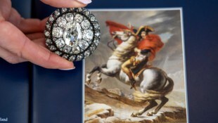 Die Brosche befand sich in einer der Kutschen, die bei der überhasteten Flucht Napoleons aus ...