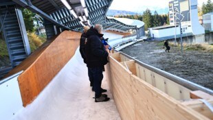 Am Dienstag wurde eine Holzbande an der kritischen Stelle installiert.