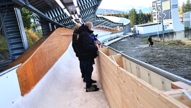 Am Dienstag wurde eine Holzbande an der kritischen Stelle installiert.