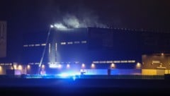 Acht Feuerwehren löschten den Großbrand bis zum Morgen 