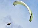 Der 32-Jährige kam, im Gegensatz zu dem Paragleiter auf diesem Symbolbild, nicht über die ...
