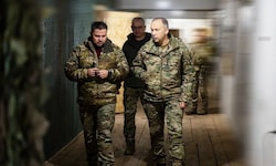 Der Oberkommandierende der ukrainischen Streitkräfte, Oleksandr Syrskyj (re.), gab an, kürzlich ...