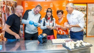 Schnell noch ein „Krendel-Einsatz“ in der Norischen Nudelwerkstatt, dann geht’s mit ...