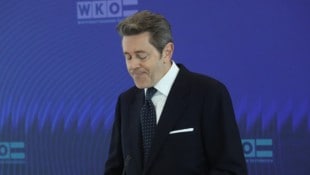 WKO-Chef Harald Mahrer ist mit immer mehr Rücktrittsaufforderungen konfrontiert