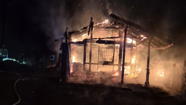 Die Gartenhütte wurde bei dem Brand vollständig zerstört