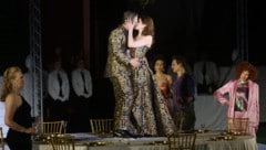 Im kommenden Jahr wird Philipp Hochmair eine andere Frau auf der Bühne küssen.