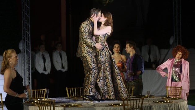 Im kommenden Jahr wird Philipp Hochmair eine andere Frau auf der Bühne küssen.