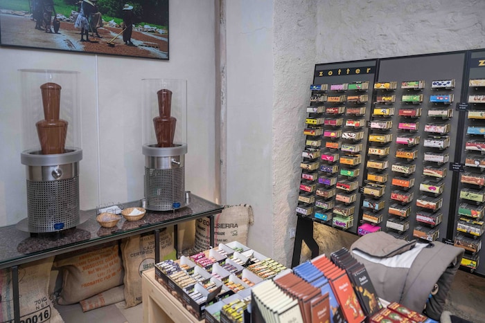 Auch zwei Schokobrunnen laden zum Verkosten ein.