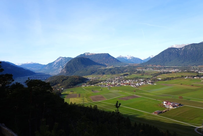 Wundervolle Aussicht vom „Plateaublick“ auf das Sonnenplateau und das Oberinntal.