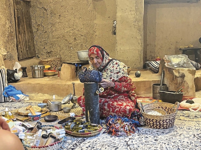 Handarbeit wie vor 400 Jahren in einem traditionellen Haus.