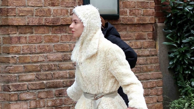 Anya Taylor-Joy zeigte sich im lustigen Winterlook in New York.