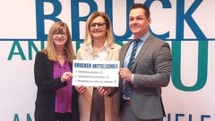 Schuldirektorin Marianne Maier, Bürgermeisterin Susanne Kaltenegger und „Vize“ Raphael Pensl ...