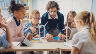 Die eben erst überarbeiteten Lehrpläne möchte Wiederkehr „entrümpeln“ und den Schwerpunkt auf ...