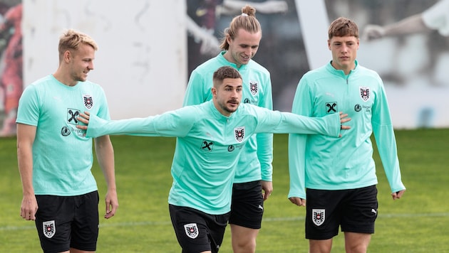 Romano Schmid (Mitte vorne) hat einen turbulenten Sommer hinter sich.