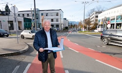 Vizebürgermeister Kreibich verordnete die neue Verkehrsführung an der Eder-Kreuzung in Parsch.