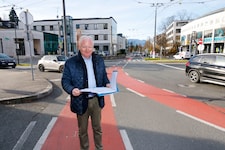 Vizebürgermeister Kreibich verordnete die neue Verkehrsführung an der Eder-Kreuzung in Parsch.
