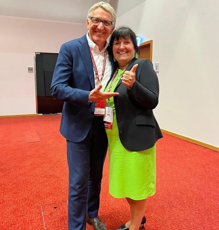 Das Jubel-Foto mit dem steirischen Kammerchef Josef Herk brachte Manuela Khom viel Kritik ein.