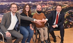 Vizebürgermeister Michael Kögl, Victoria Bischof, Ricardo Zanot, Bürgermeister und ...
