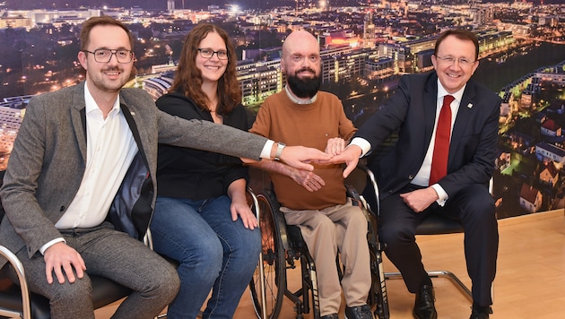 Vizebürgermeister Michael Kögl, Victoria Bischof, Ricardo Zanot, Bürgermeister und ...