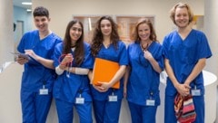 Dieses Fünfergespann rund um Annalena Hochgruber (Mitte) befindet sich bei „Pflegeleicht“ in ...