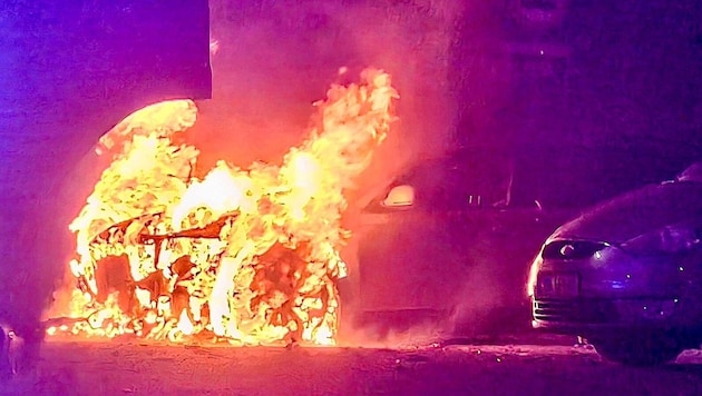 Lichterloh brannte das Auto.