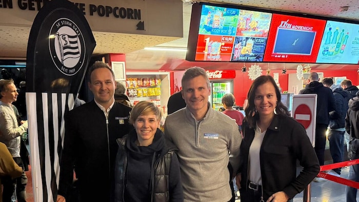 Sturm-Vorständin Susanne Gorny (re.), Edelfan und Ski-Weltmeisterin Nici Schmidhofer sowie die ...