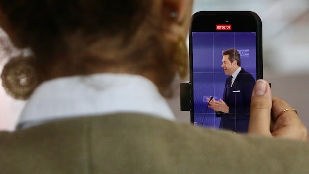 Nach tagelangen Debatten um die Gehaltserhöhung in der WKO und dem folgenden patscherten Umgang ...