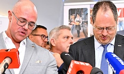 Arbeitgeber-Vertreter Mario Ferrari (li.) und WKÖ-Handelsobmann Rainer Trefelik sind noch weit ...