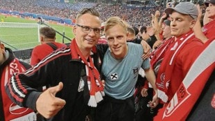 Gernot Thierschädl (li.), hier mit Teamspieler Xaver Schlager, ist ein Allesfahrer, schaut sich ...
