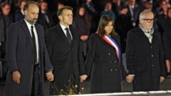 In Trauer vereint: Staatspräsident Emmanuel Macron und die Pariser Bürgermeisterin Anne Hidalgo ...
