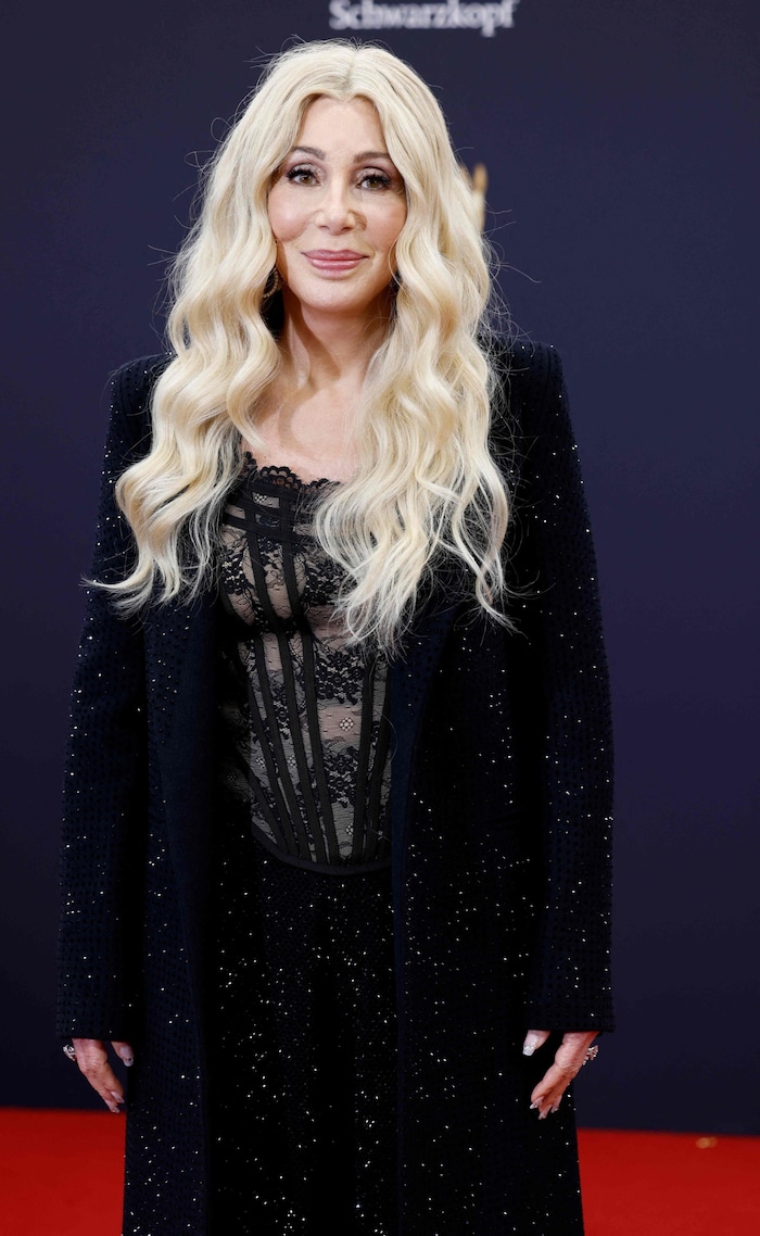 Cher beweist, dass Alter nur eine Zahl ist!