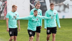 Romano Schmid (mi.) ist im Match und im Training mit tonangebend.