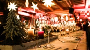 Vorsicht: Was auf einer Weihnachtsfeier passiert, bleibt in den seltensten Fällen dort.