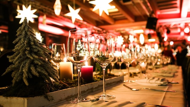 Vorsicht: Was auf einer Weihnachtsfeier passiert, bleibt in den seltensten Fällen dort.